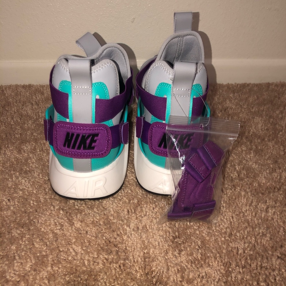 Women Nike Air Huarache City NWOT!! - Picture 2 of 8